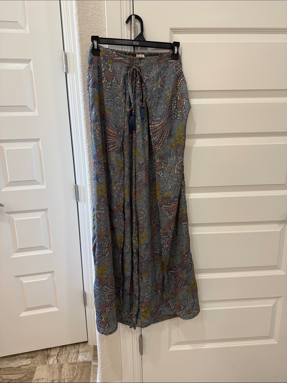 Paain- Flowy Floral Wide-Leg Pants in Blue and Olive